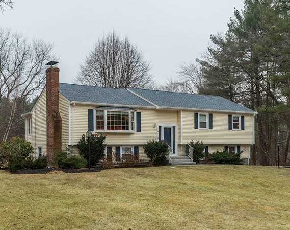 4 Bridle Path Rd, Andover, MA 01810