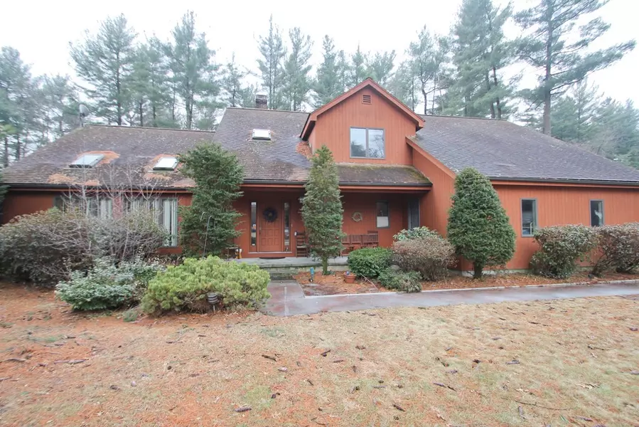 15 Shirley St, Wilbraham, MA 01095