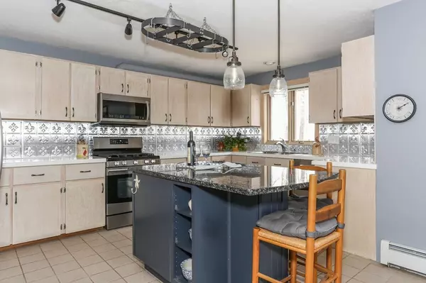 Falmouth, MA 02536,25 Old Kenyon Rd