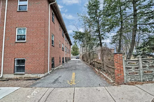 Cambridge, MA 02140,11 Cogswell Av #16