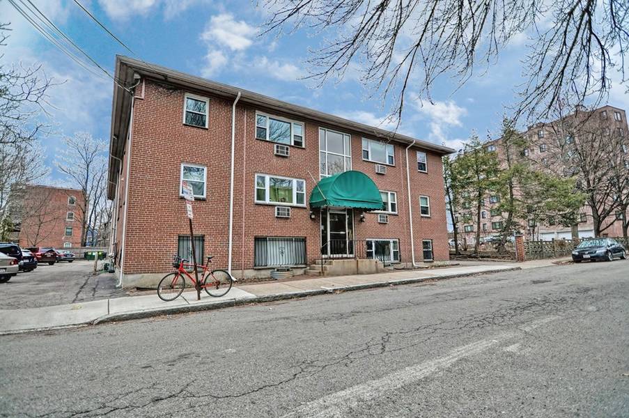 11 Cogswell Av #16, Cambridge, MA 02140