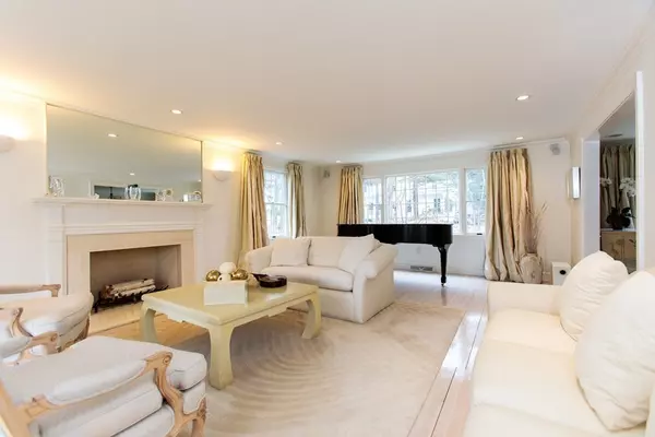 Wellesley, MA 02481,30 Bellevue
