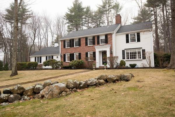 25 Grey Lane, Lynnfield, MA 01940