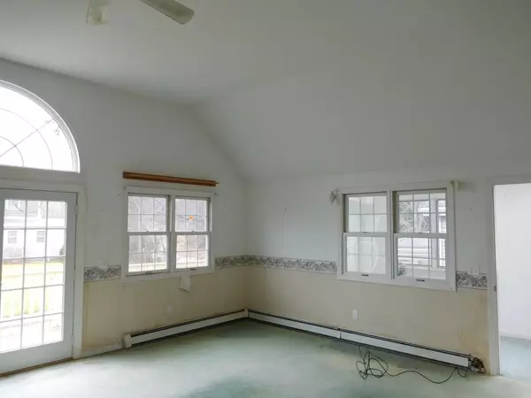 Plymouth, MA 02360,49 Davis St