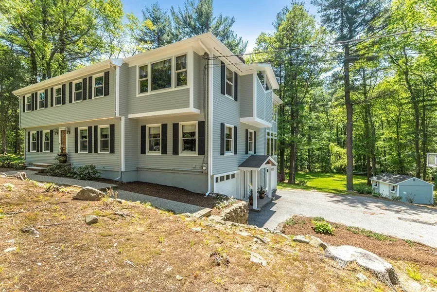 22 North Hill Drive, Lynnfield, MA 01940