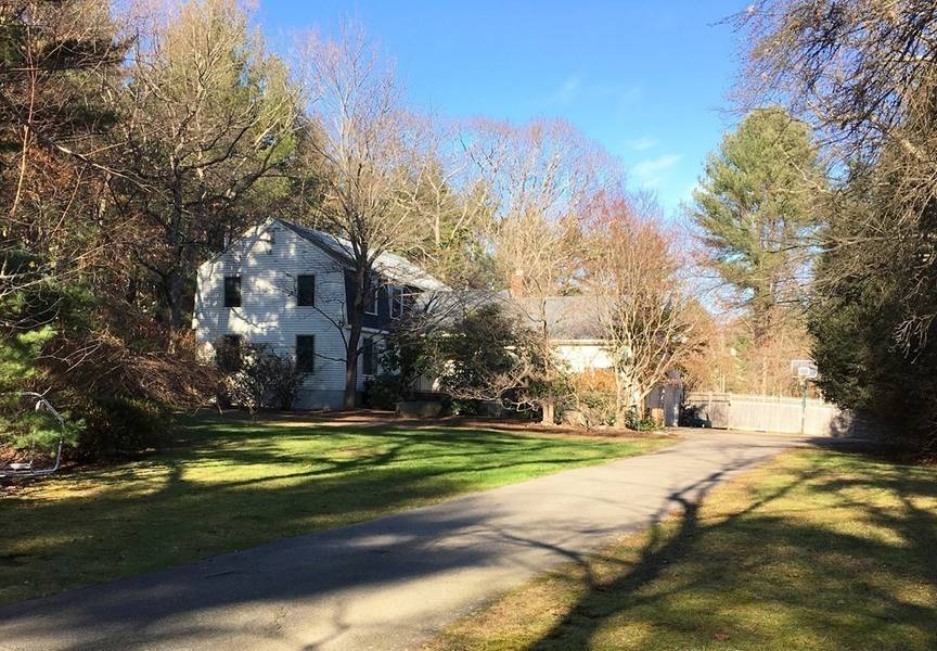 34 Briarwood Dr, Westwood, MA 02090