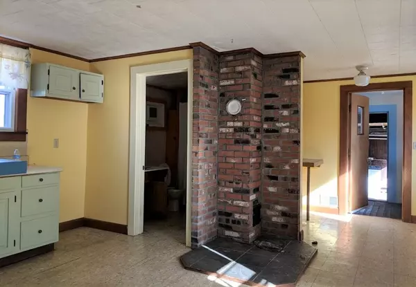 Montague, MA 01376,389 Montague City Rd