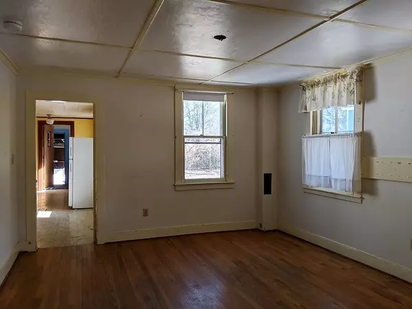 Montague, MA 01376,389 Montague City Rd