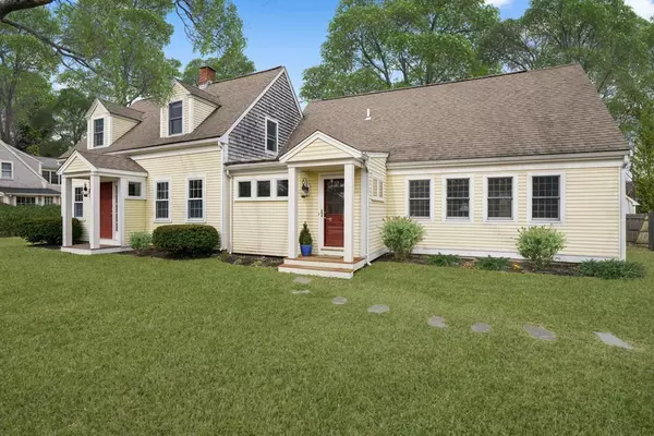 37 Chestnut St, Duxbury, MA 02332