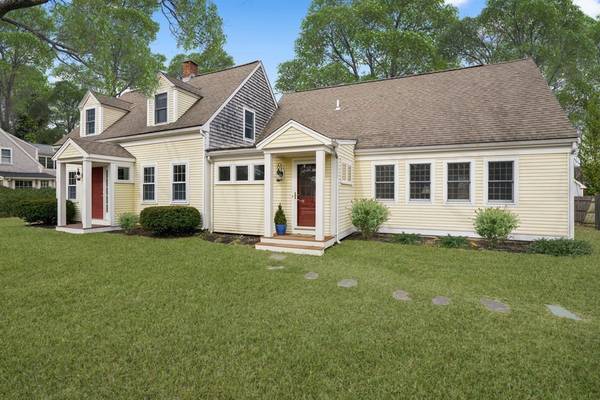 37 Chestnut St, Duxbury, MA 02332