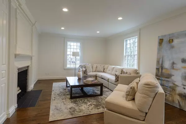 Wellesley, MA 02481,126 Woodlawn Ave
