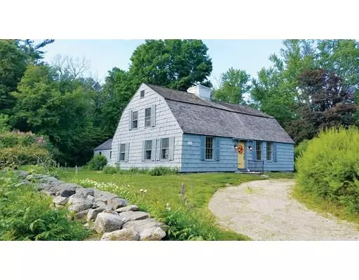 52 Elm St, Upton, MA 01568