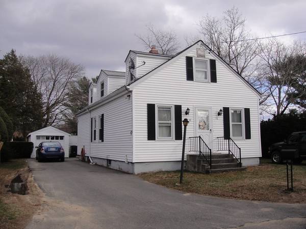 98 Lincoln Ave, Swansea, MA 02777