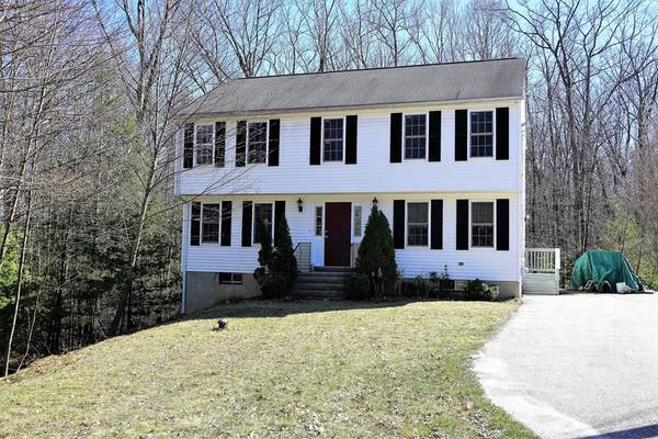 17 Lauren Ln, Sturbridge, MA 01518