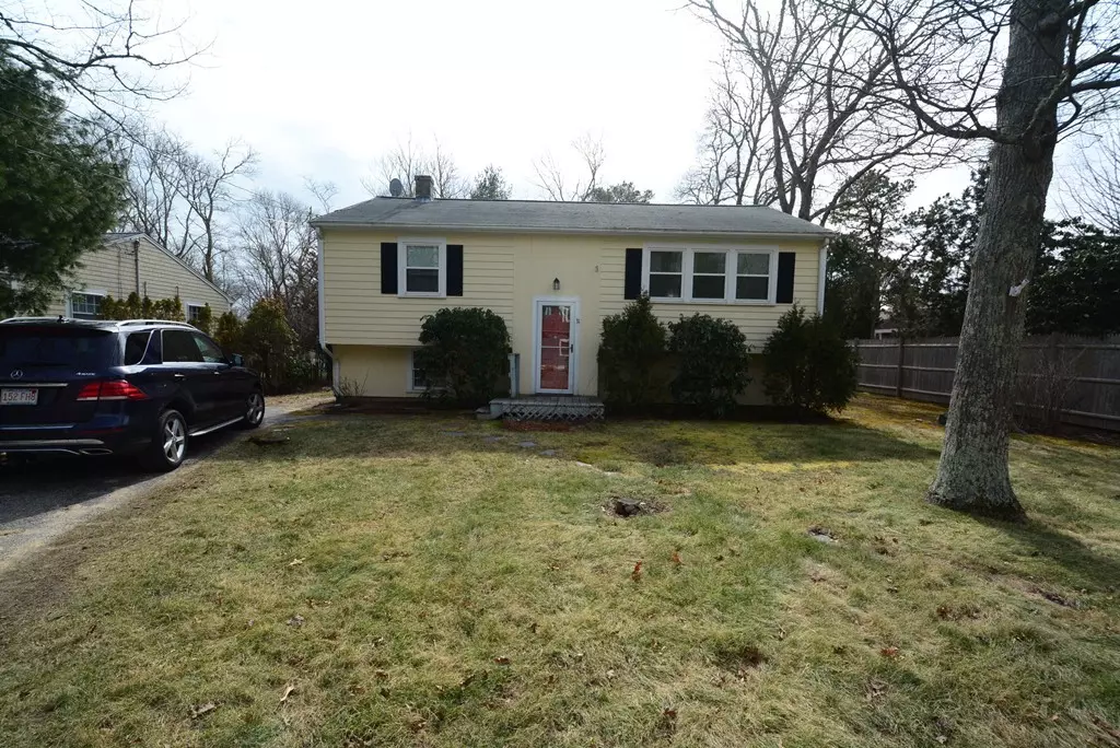 Falmouth, MA 02536,31 Winchester Dr