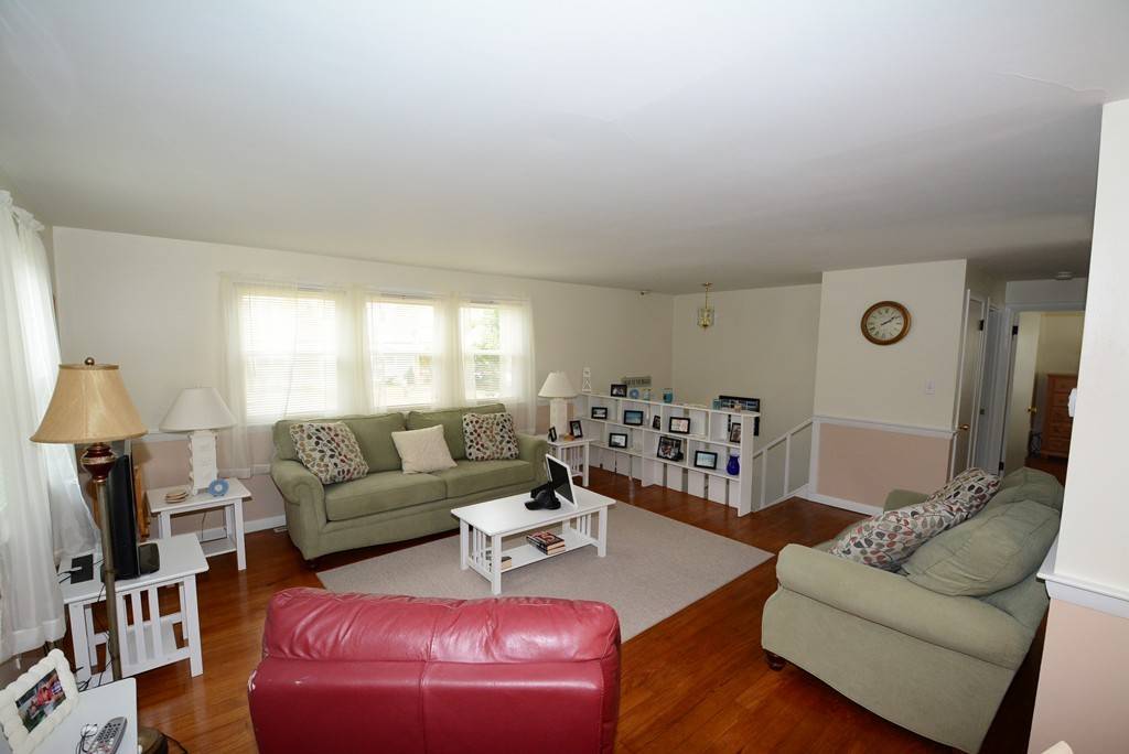 Falmouth, MA 02536,31 Winchester Dr