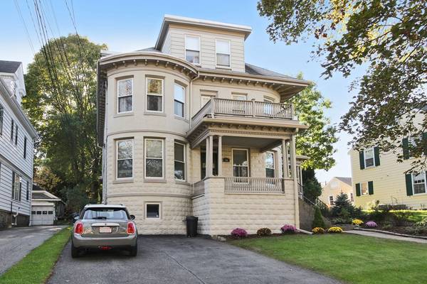 52 Arlington St #52, Newton, MA 02458