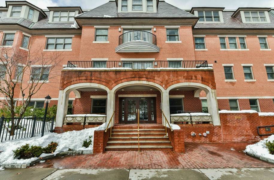 1160 Beacon #104, Brookline, MA 02446