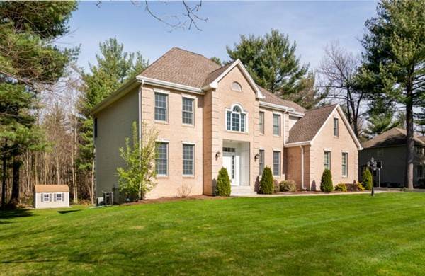 133 Millbrook Dr, East Longmeadow, MA 01028