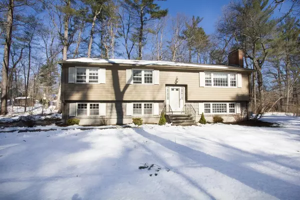 22 Oakwood Rd, Acton, MA 01720