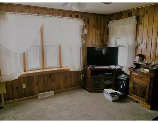 Amesbury, MA 01913,38 Clinton