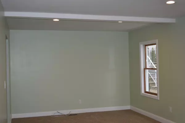 Fall River, MA 02720,84 Oak St