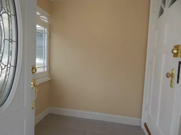 Dedham, MA 02026,215 Curve St