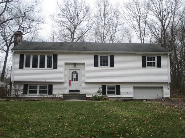 26 Sprague St, Northbridge, MA 01534