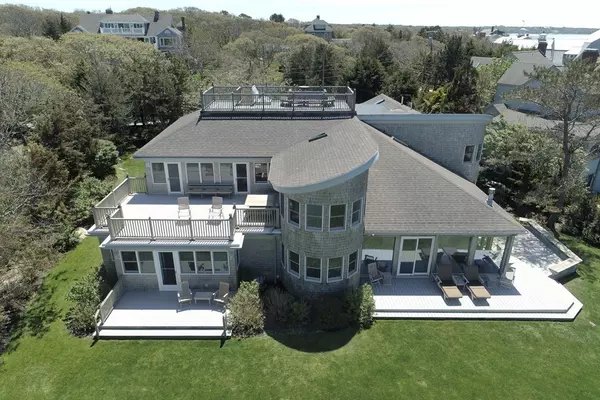 45 Gunning Point Ave, Falmouth, MA 02540