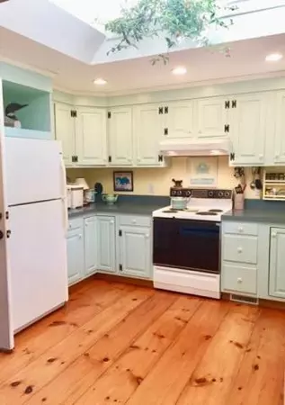 Brewster, MA 02631,28 Cottage Ln