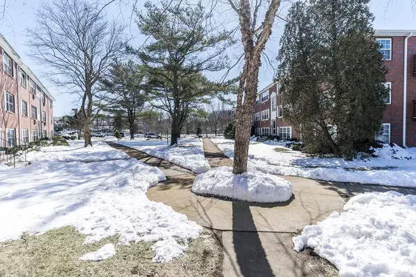 Weymouth, MA 02188,5 Tara Dr #10
