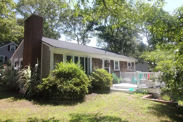 Barnstable, MA 02601,23 Redwood Ln