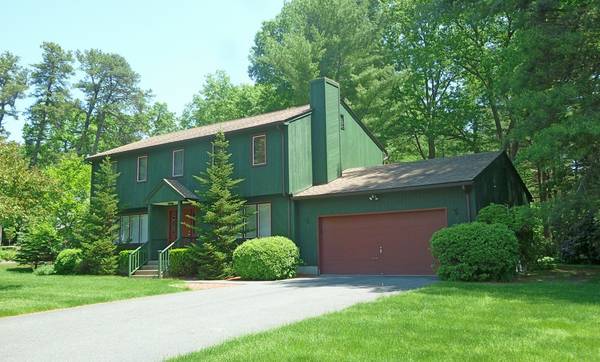 4 Sterling Dr, Easthampton, MA 01027