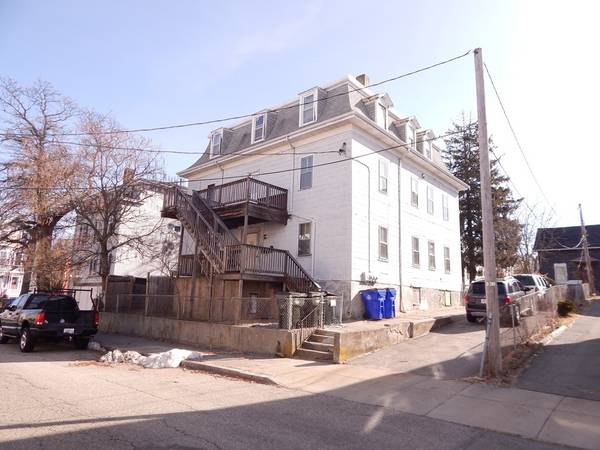 39 Danforth St, Fall River, MA 02720