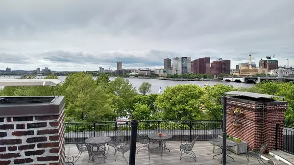 Boston, MA 02114,112 Pinckney St #1