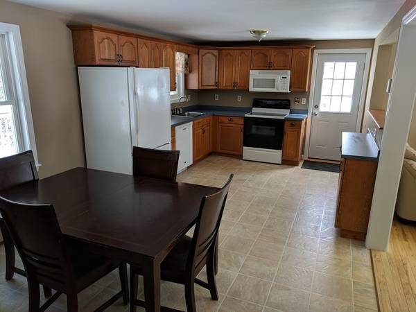 Uxbridge, MA 01569,15 Sharon Cir