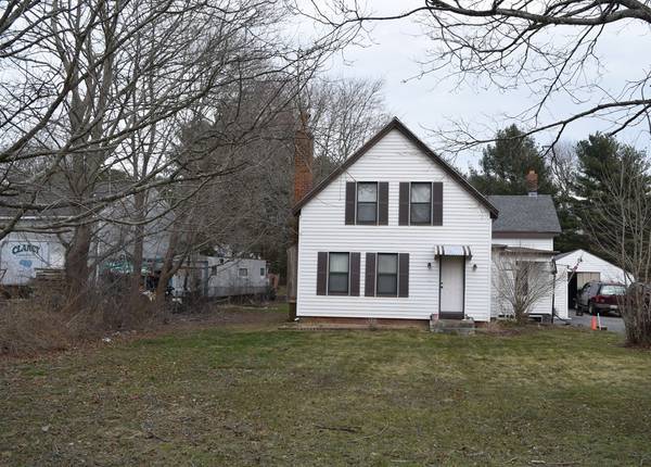 4 Mill St, Middleboro, MA 02346