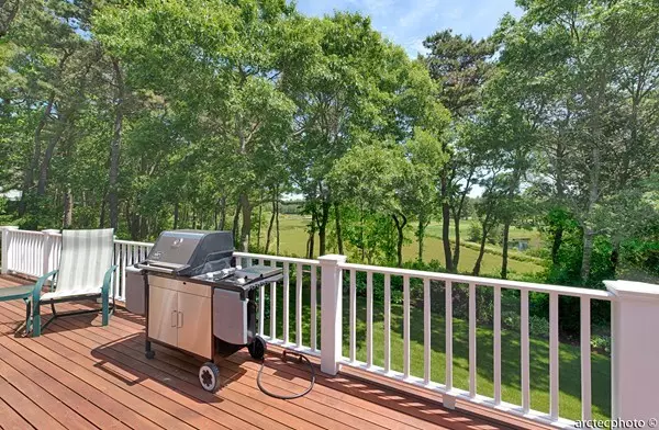 Mashpee, MA 02649,57 The Heights