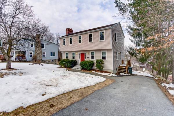 38 Holman St, Shrewsbury, MA 01545