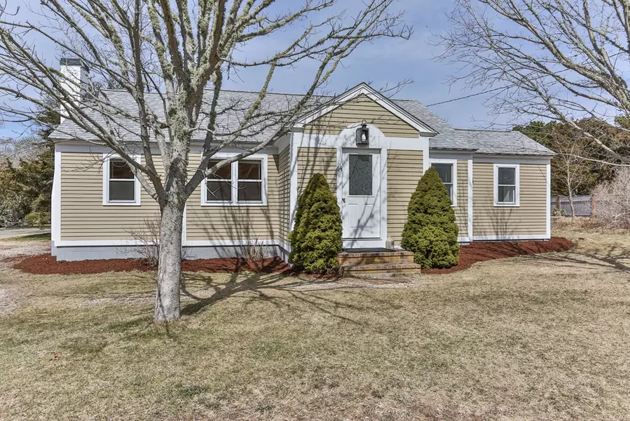 64 Smith St, Harwich, MA 02671