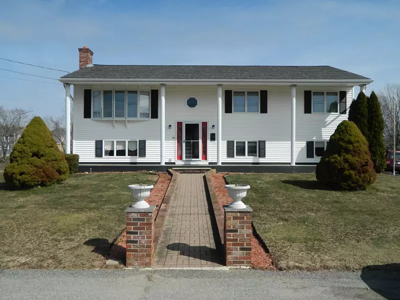 44 Oakridge Drive, Taunton, MA 02780