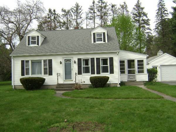 272 Goldthwaite Rd, Northbridge, MA 01588