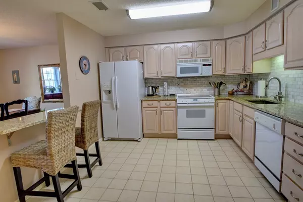 Salem, MA 01970,28 America Way #6