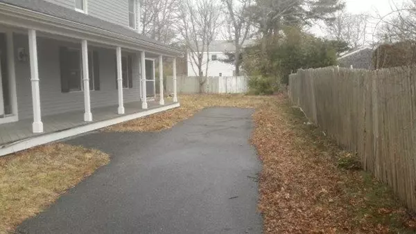 Falmouth, MA 02536,16 Yale Dr