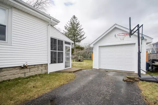 Mansfield, MA 02048,17 Warren Ave