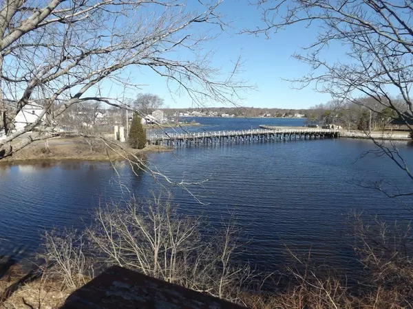 Swansea, MA 02777,441 Ocean Grove Ave