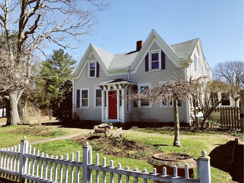 60 Acushnet Rd, Mattapoisett, MA 02739