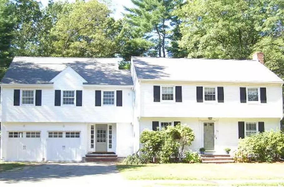 15 Fells Cir, Wellesley, MA 02482