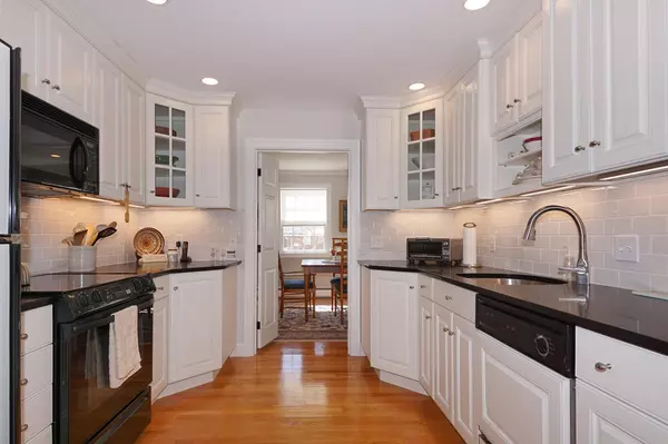 Wellesley, MA 02482,60 Linden Street #60