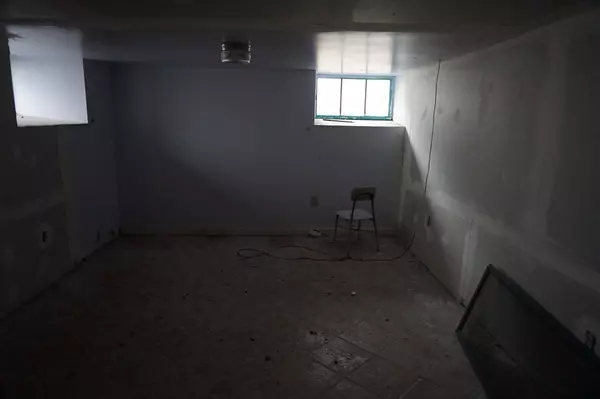 Lowell, MA 01851,68 Sheldon St